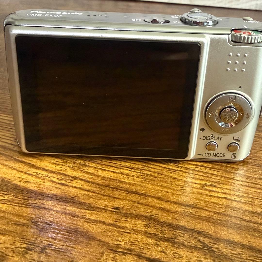 Panasonic LUMIX DMC-FX07 シルバー デジタルカメラ - メルカリ