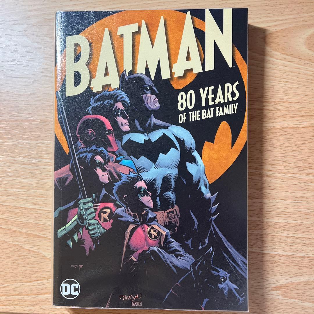 BATMAN 80 YEARS OF THE BAT FAMILY バットマン BATMAN 80 YEARS OF THE BAT FAMILY BOOK CLOSE UP AND INSIDE LOOK