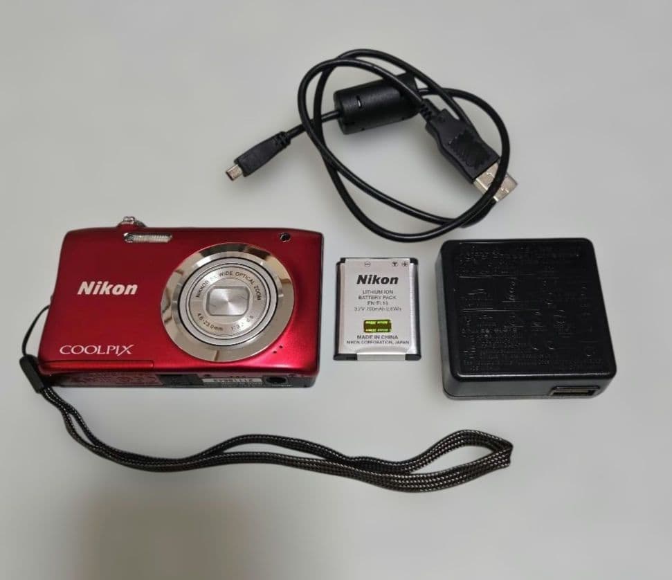 Nikon COOLPIX A100 レッド 本体と付属品 Amazon | Nikon デジタルカメラ COOLPIX A100 光学5倍 2005万画素