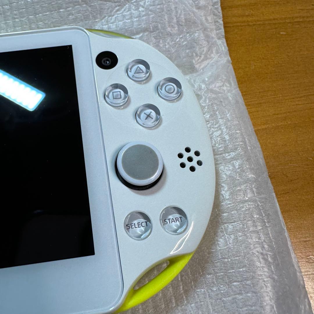 PSVITA 2000 ペルソナ4 ダンシング・オールナイト ほぼ新品 6243