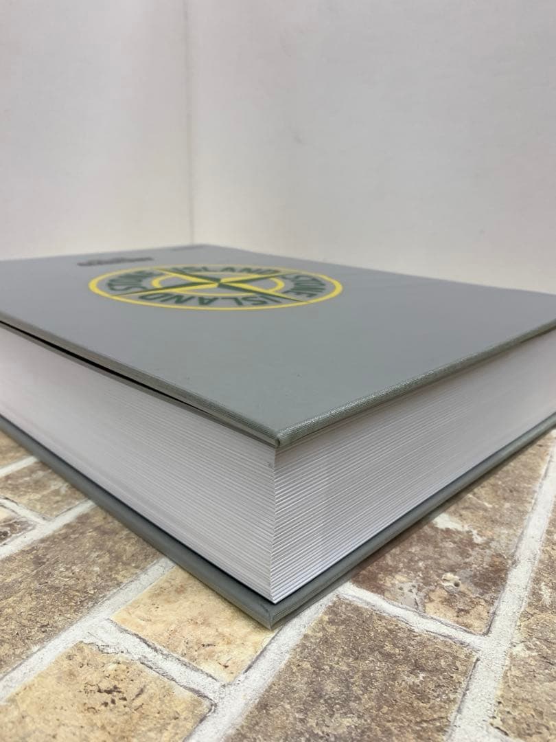 STONE ISLAND ARCHIVIO '982–'012 ハードカバー - メルカリ