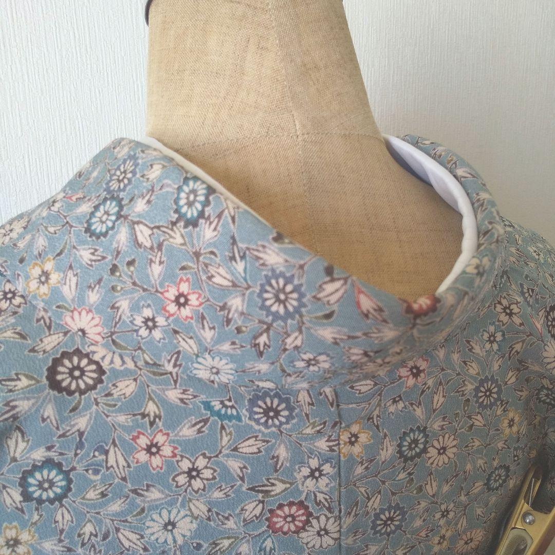 さんび誂製】上質化繊・小紋・小花柄・くすみ水色系・袷・美品 - メルカリ