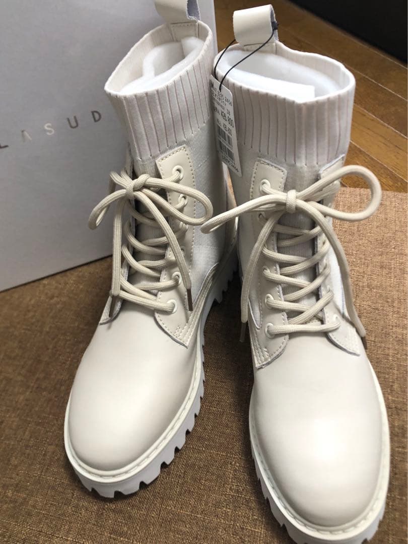 ヤマダヤ　LASUD レースアップレザーブーツ オフホワイト　38 (24㎝) Lace Ladies（レースレディース） ブーツ レザー調 ベルト付き レース