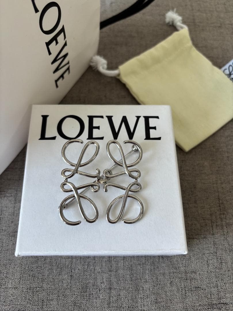 レディース ロエベ シルバー ブローチ 極美品 楽天市場】LOEWE ロエベ アナグラム ブローチ（ブローチ｜レディース