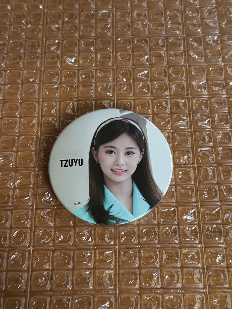 TWICE ツウィ BDZ缶バッジ - メルカリ