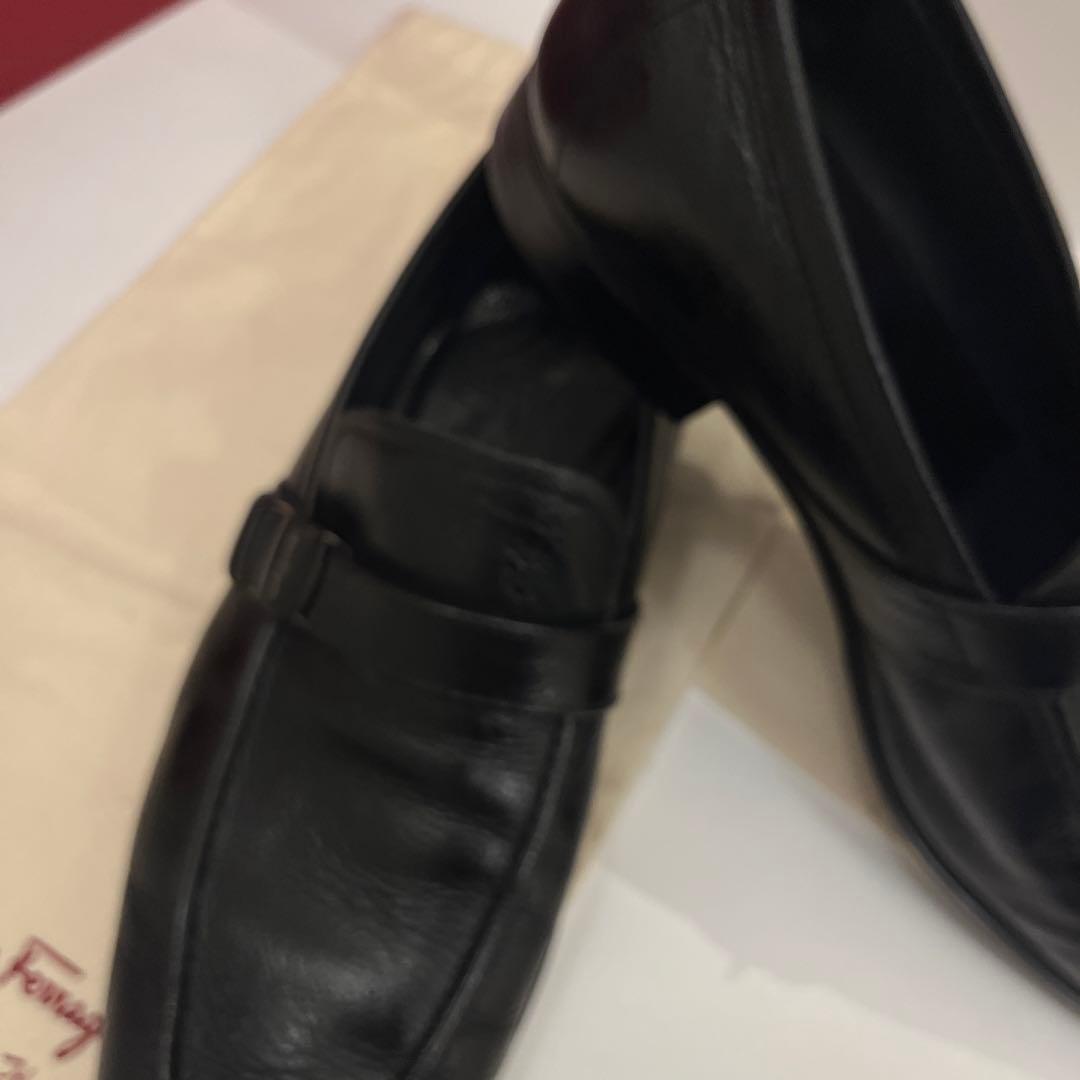 SF-10.【USED 極美品】フェラガモ・メンズ 黒色ビジネス靴8.5EEE