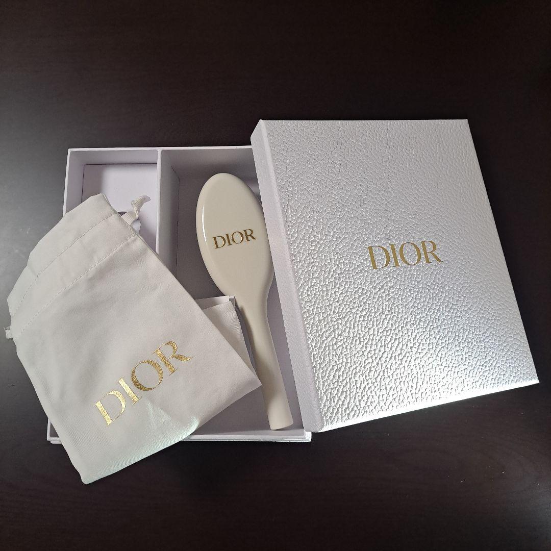 ディオール 2025.プラチナ会員 バースデーギフト ヘアブラシ&巾着