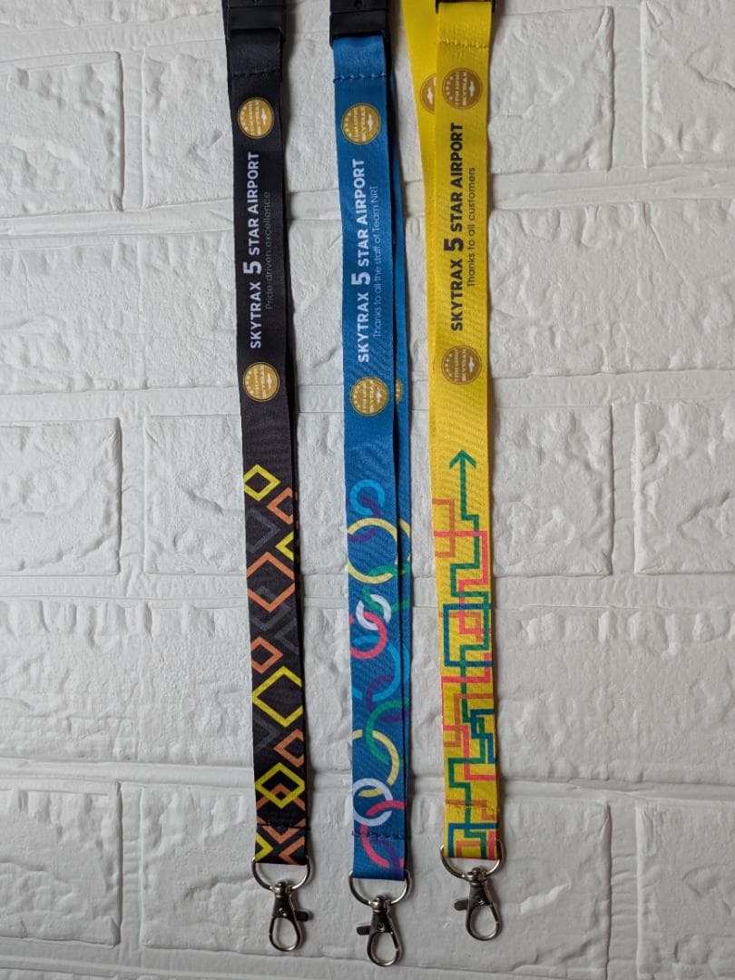 SKYTRAX 成田空港 ネックストラップ 3本セット - メルカリ