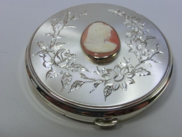 コンパクト□女カメオ純天銀 99.97％ 彫刻 CROWN Limagos 化粧 - メルカリ