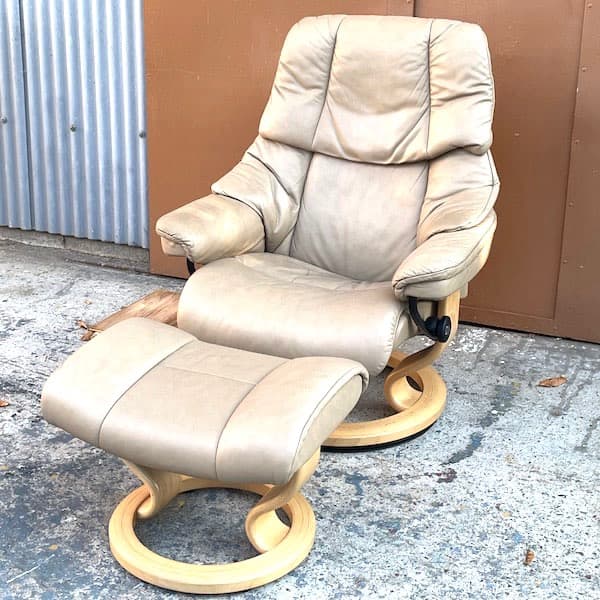 エコーネス　ストレスレスチェア　レノ　オットマン付き　ベージュ Stressless® Reno (M) クラシック オットマン付 | Recliners