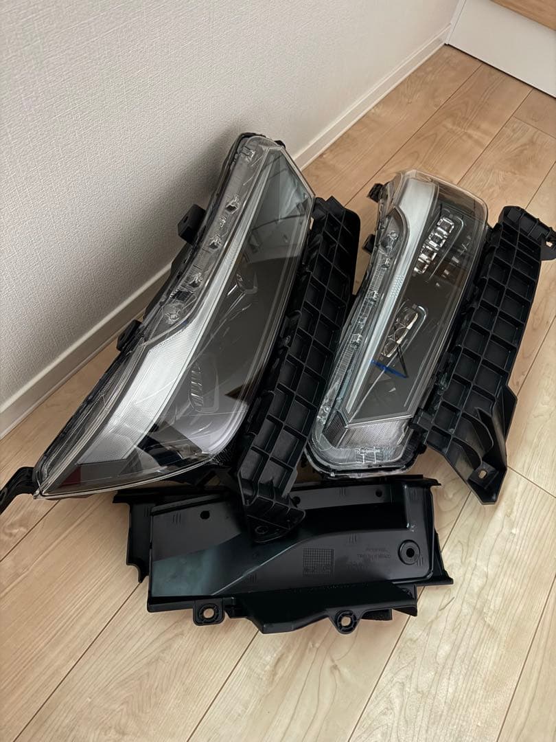 【新品未使用】ヘッドライト 2個セット HONDA WR-V 純正 ホンダ WR-V DG5 純正 左 LED ヘッドライト IJL100-8F08E （Z11-3