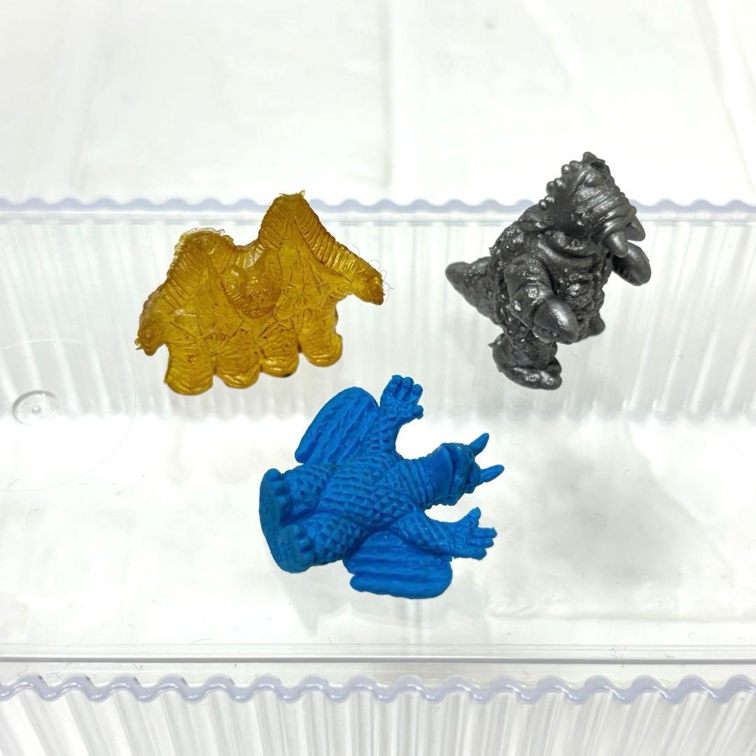 怪獣消しゴム 10体セット② - メルカリ