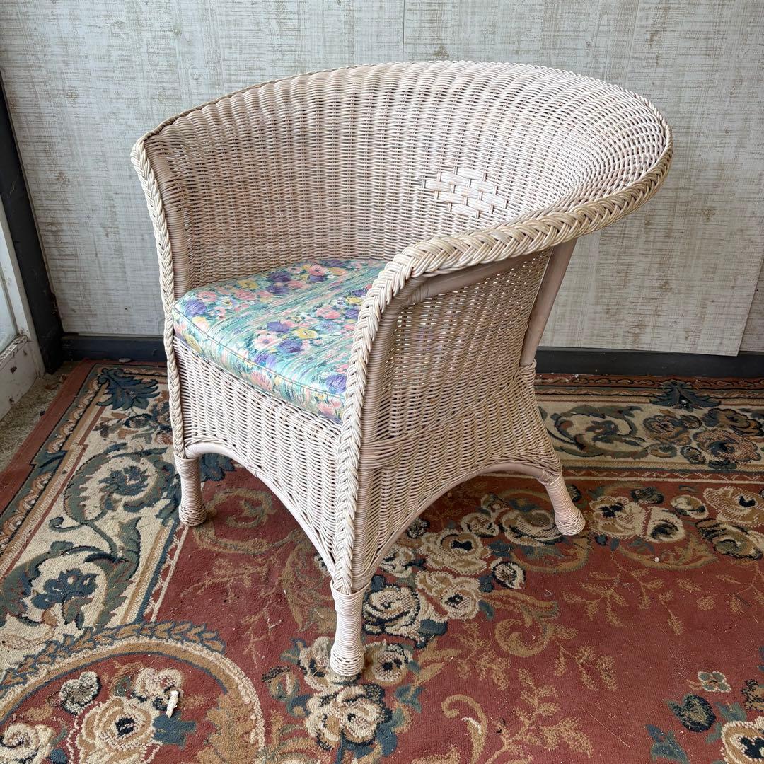 ①昭和レトロ ヴィンテージ ラタンダイニングチェア 花柄クッション アームチェア 籐 回転座椅子 チェア クッション付 ラタン製 籐家具 座面高35cm