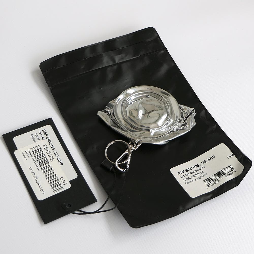 新品・未使用】Raf Simons クラッシュ缶キーチェーン - メルカリ