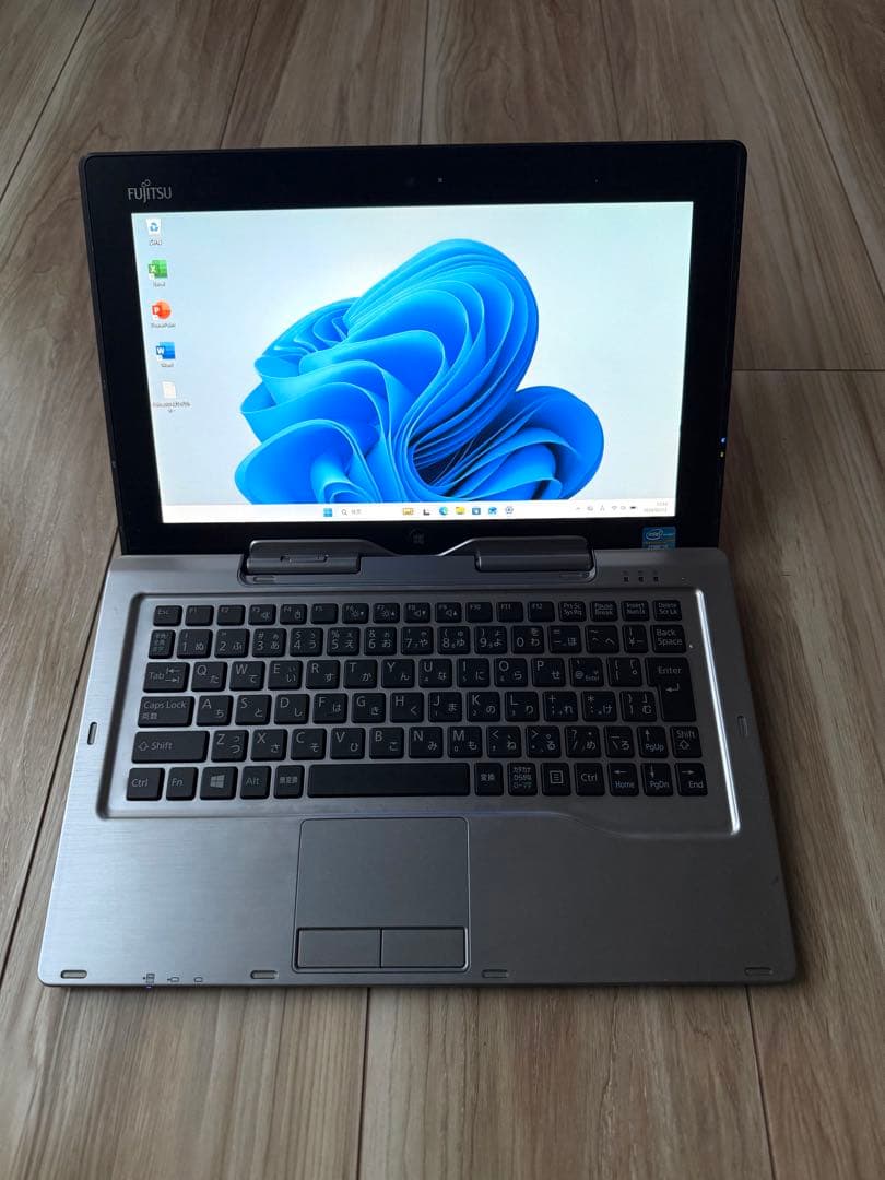 Office24&Win11付 富士通タブレット FMVNQ8P1 Q702/G - メルカリ
