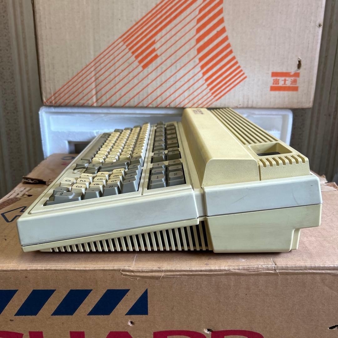 希少品 希少 富士通 マイクロ7 MB25010 パーソナルコンピューター 当時