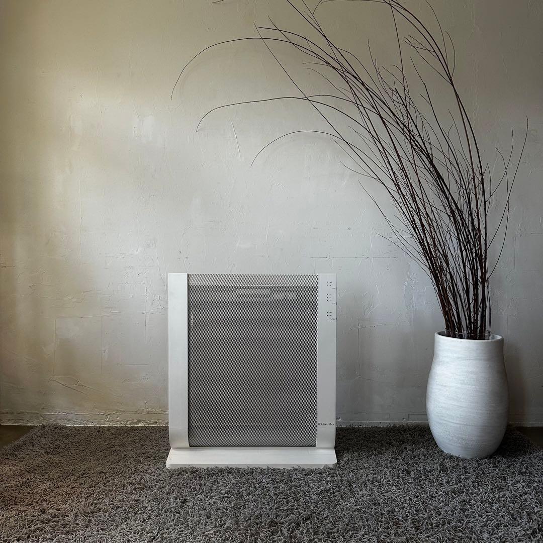 美品！Electrolux 遠赤外線パネルヒーター/ エレクトロラックス - メルカリ