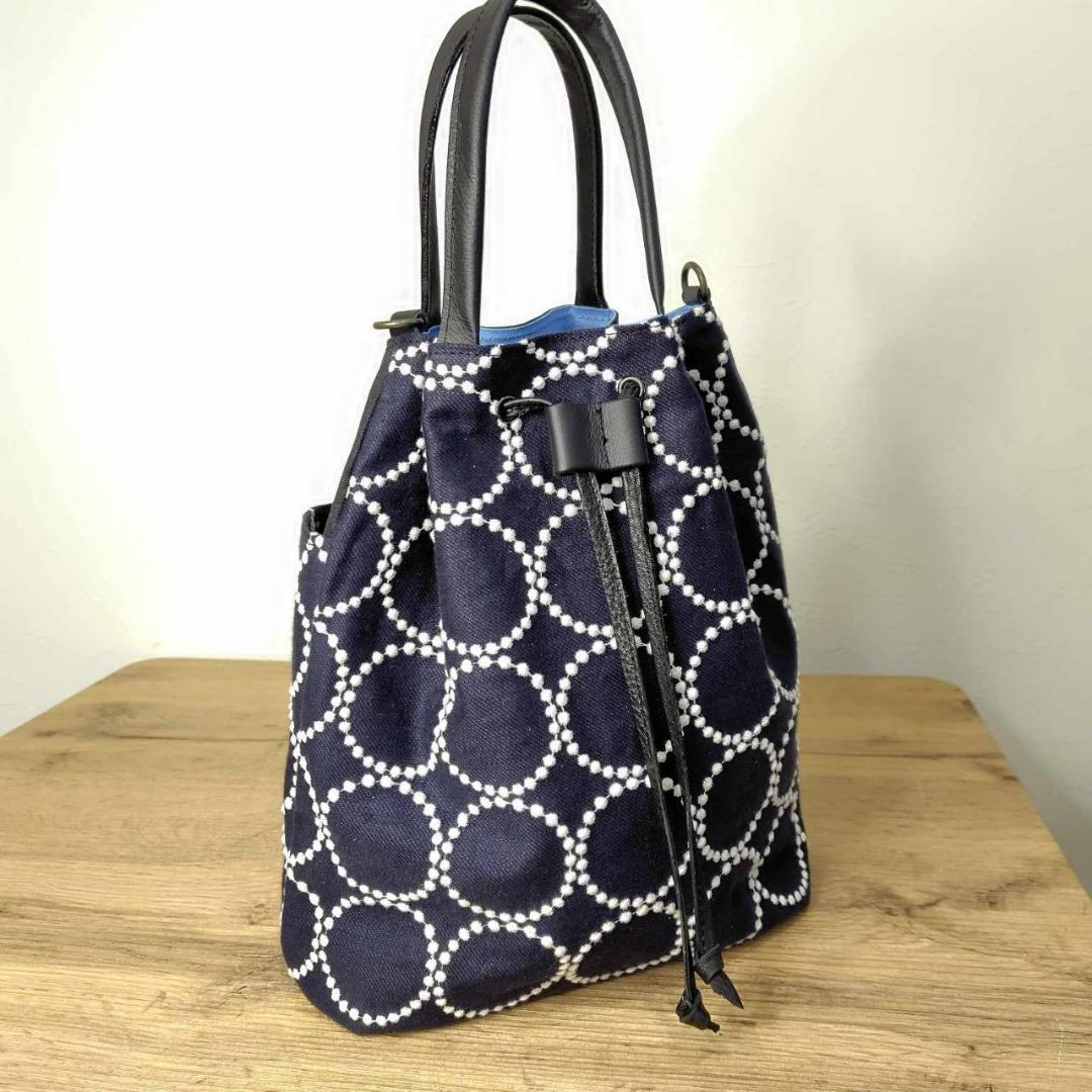 ミナペルホネン/tambourineタンバリンネイビー×白/巾着Lサイズショル