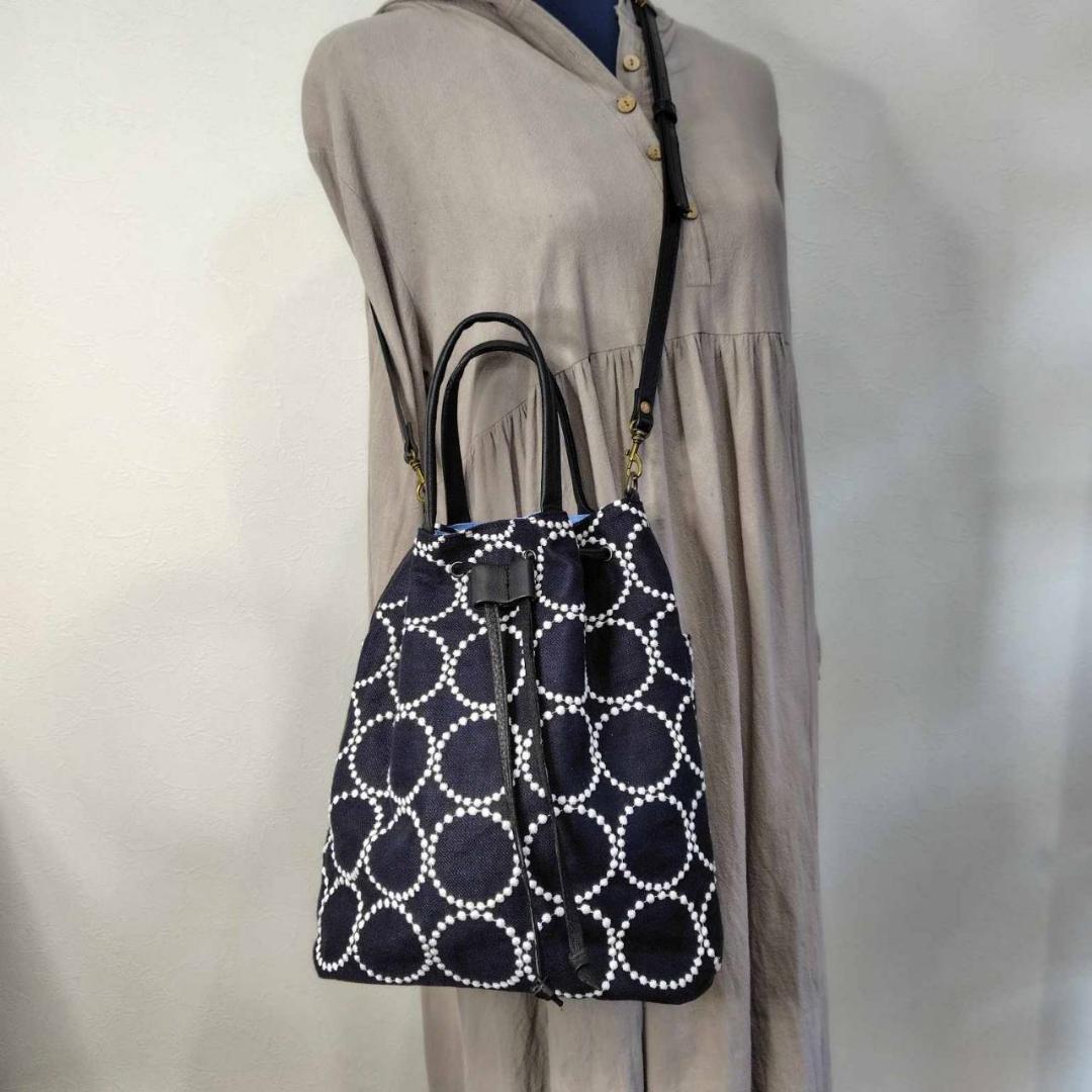 ミナペルホネン/tambourineタンバリンネイビー×白/巾着Lサイズショル