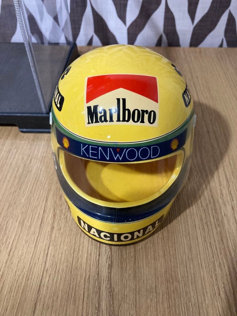 ケース付き アイルトン・セナ 陶器製ヘルメット置物 灰皿