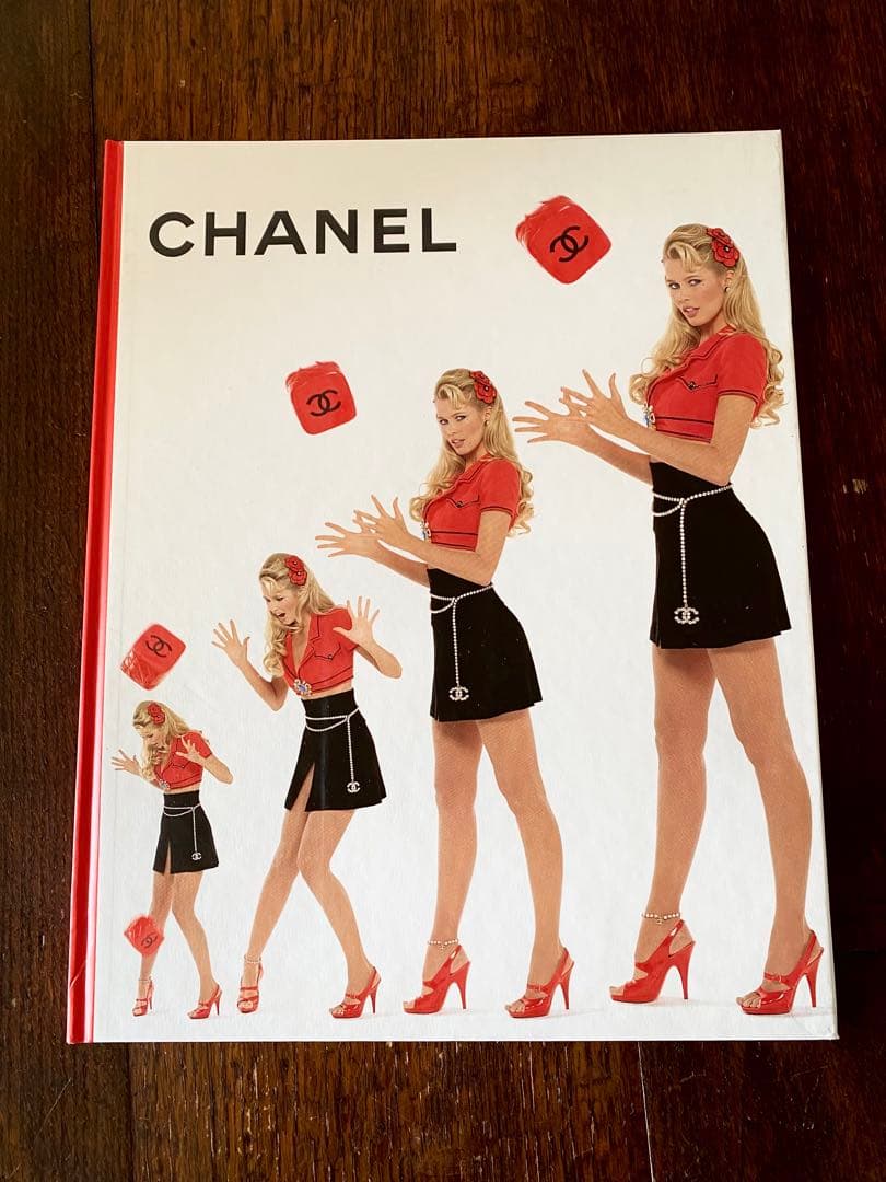 シャネル CHANEL カタログ クラウディアシファー - メルカリ