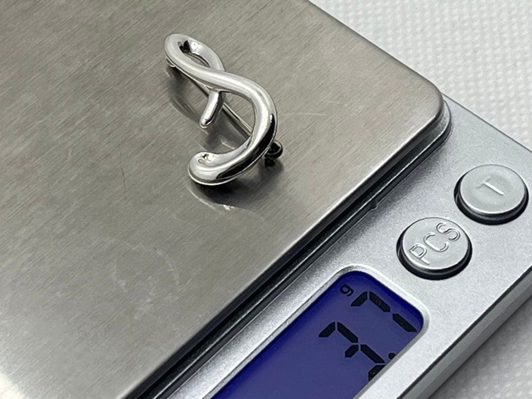 h146 希少 美品 ティファニー アルファベット「S」イニシャル「s」ブローチ