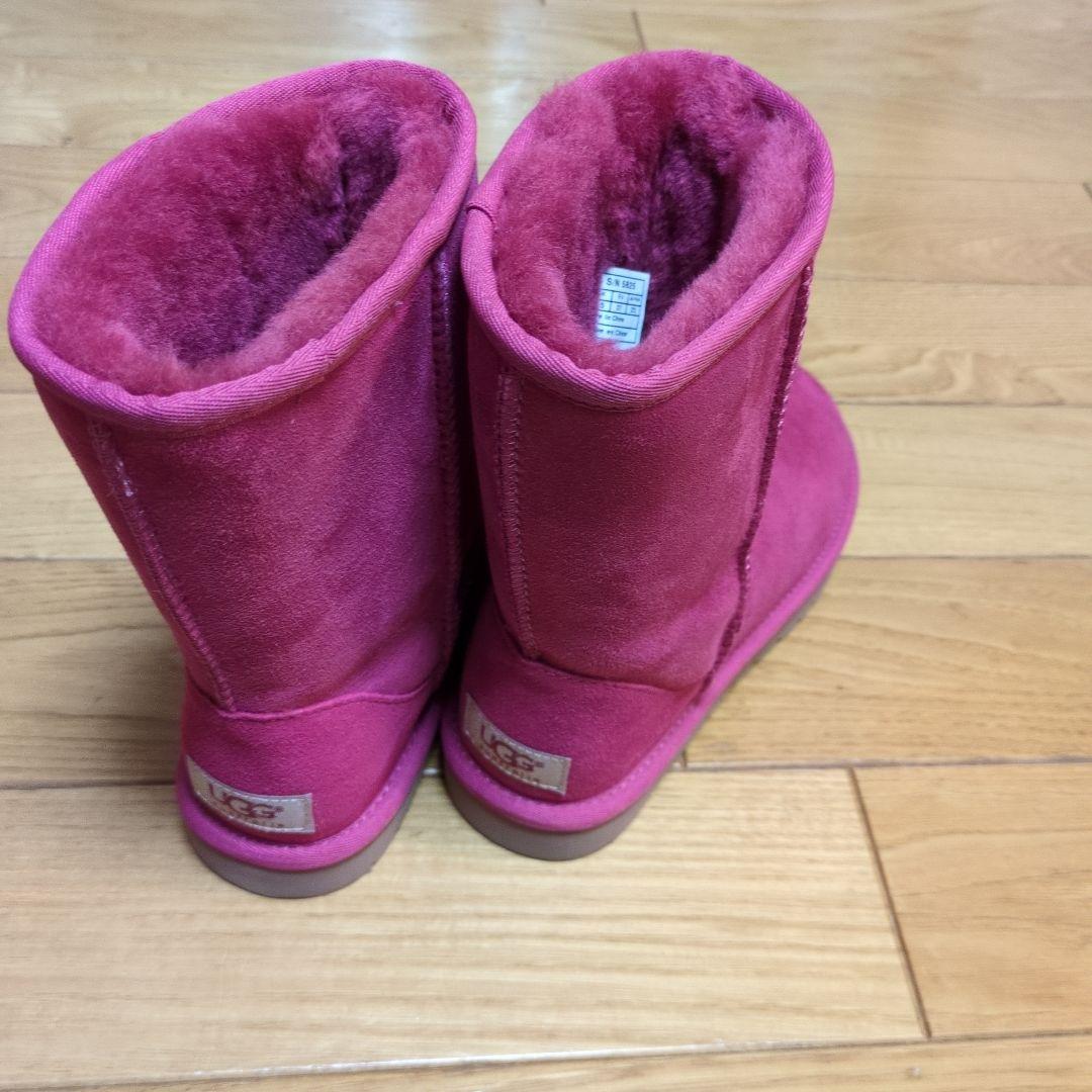 新品》UGGマゼンダピンク ムートンブーツ♥本日23時迄特別価格 - メルカリ