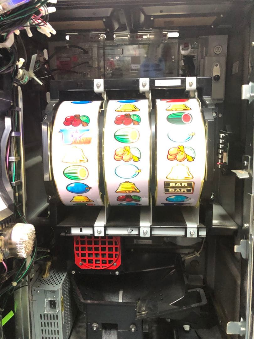 y*i様 ⚠︎説明文必読⚠︎ パチスロ　バーサスSE　実機+鍵等付属品(送料込)