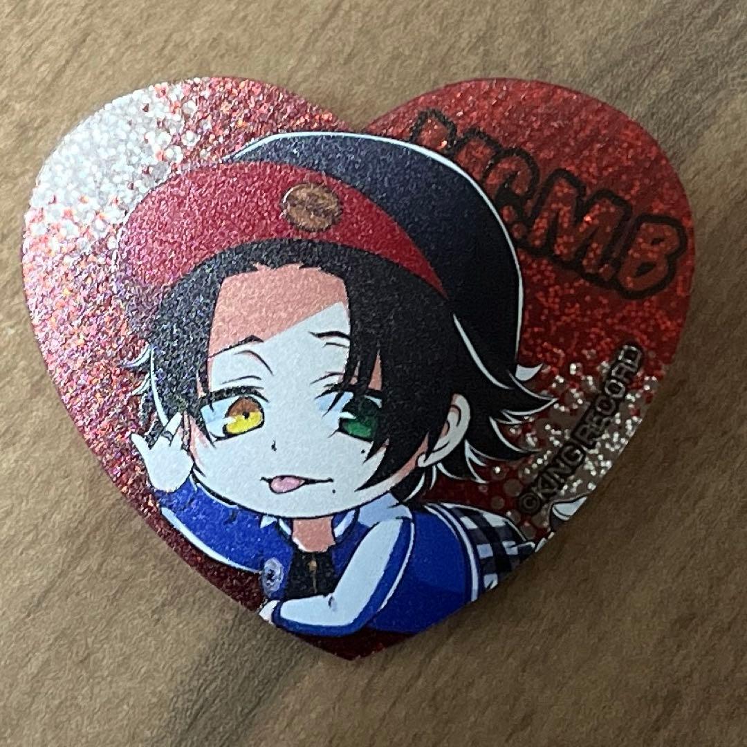 ピプマイ ハート型アクリルバッジ 山田二郎 - メルカリ