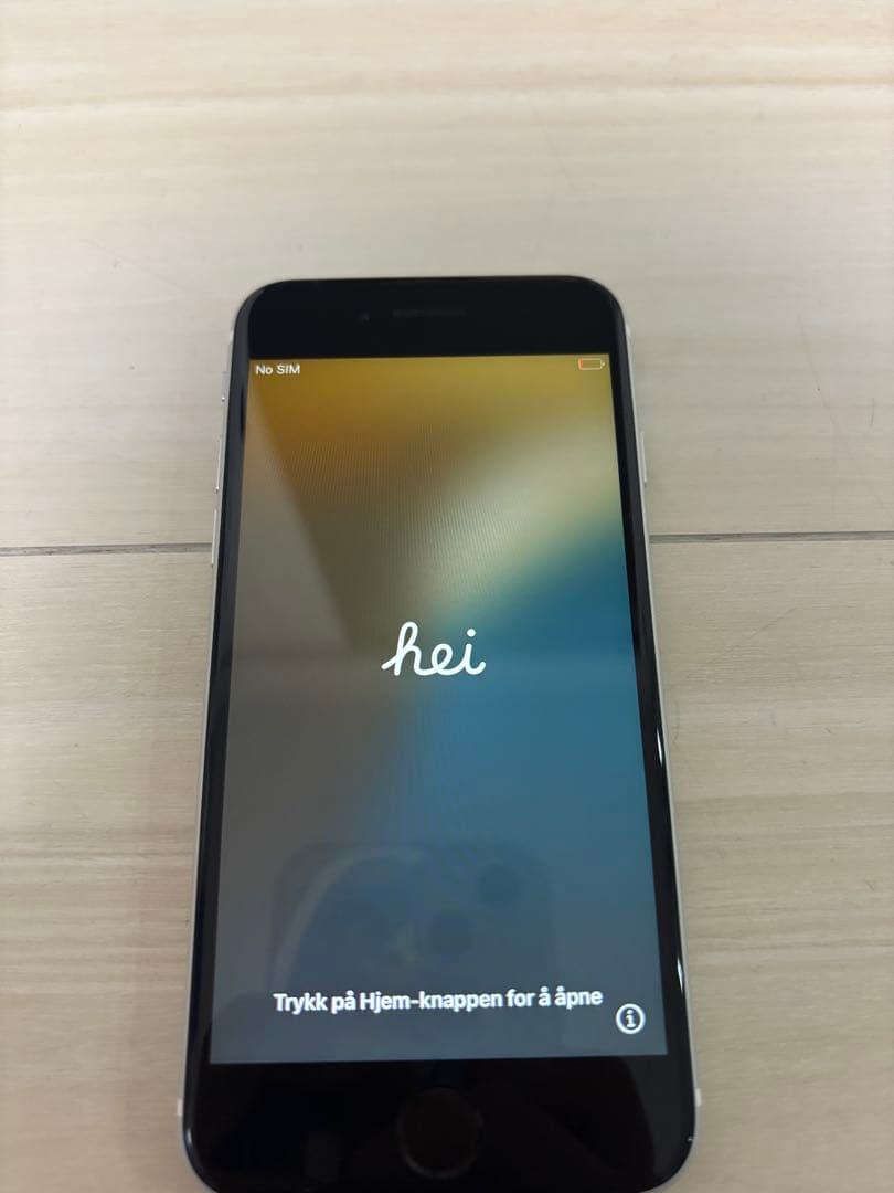 iPhone SE 第2世代　128G バッテリー77% iPhoneSE2 se 第2世代 128GB SIMフリー バッテリー最大容量77% 背面