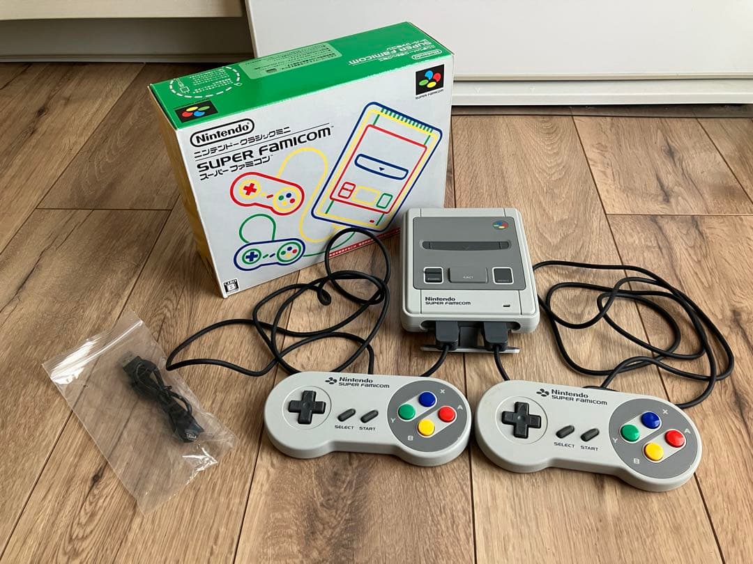 Nintendo ニンテンドークラシックミニ スーパーファミコン　美品 ミニ スーパーファミコン」は、あの懐かしの日々に浸れる「必携