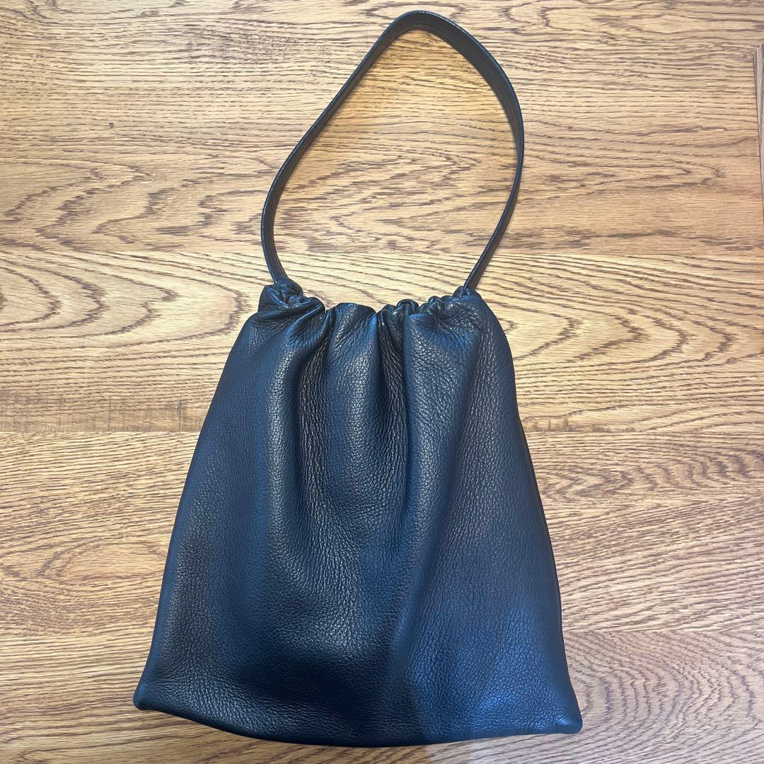 Aeta DA02 ブラック ショルダーバッグ Aeta（アエタ）の「＜Aeta（アエタ）＞ DA02 ショルダー M