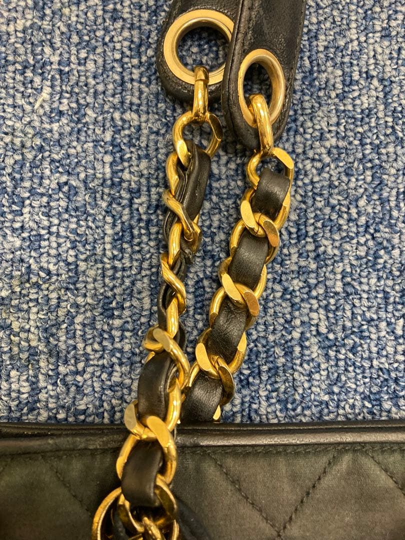 シャネル 黒 キルティング ショルダーバッグ 大きめの通販はau PAY