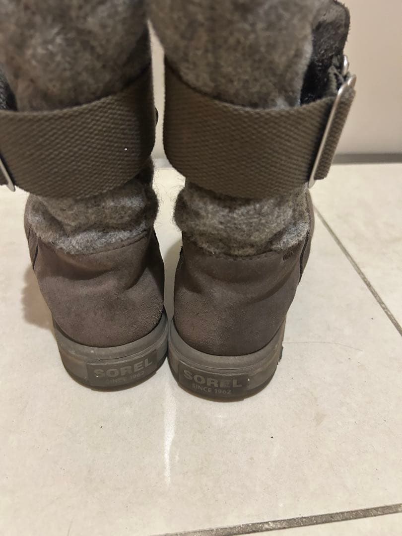 SOREL グレー ムートンブーツ - メルカリ
