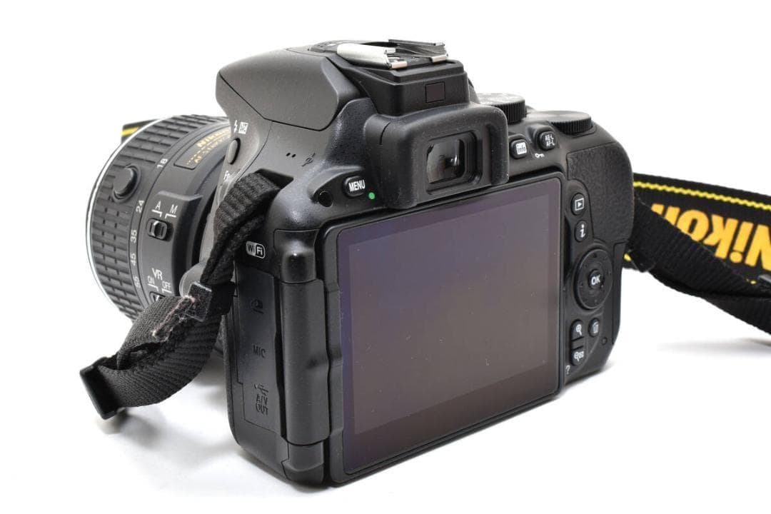 ほぼ新品 Nikon D5500 標準レンズキット 《S数6640枚 箱付き》