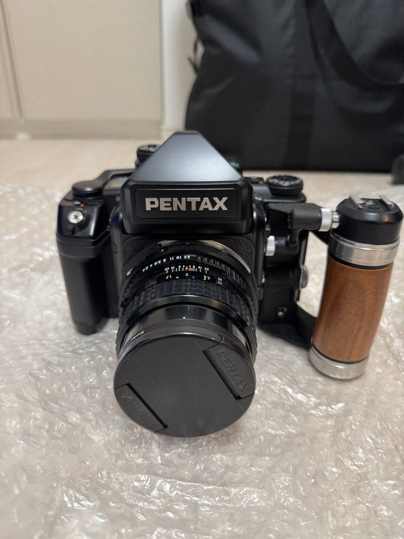 PENTAX67Ⅱ 中判フィルムカメラ 木製グリップ、レンズ２本付き ペンタックス 【全額返金保証】【最速発送】PENTAX 67 ボディ 木製