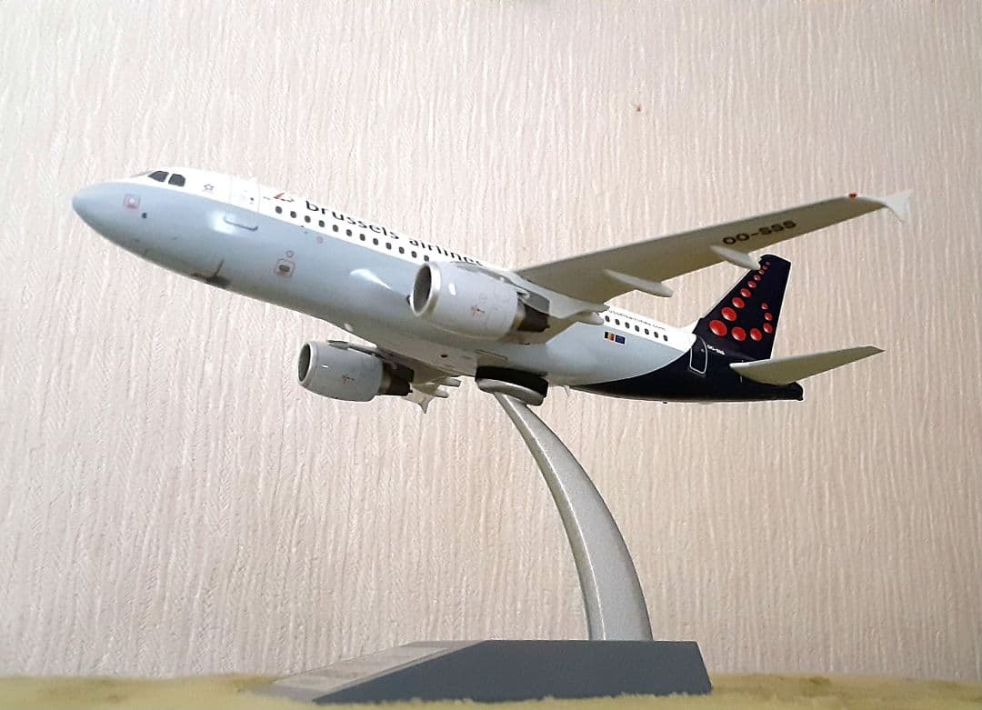 日本に馴染みはありませんが…ブリュッセル航空 エアバス A319 - メルカリ