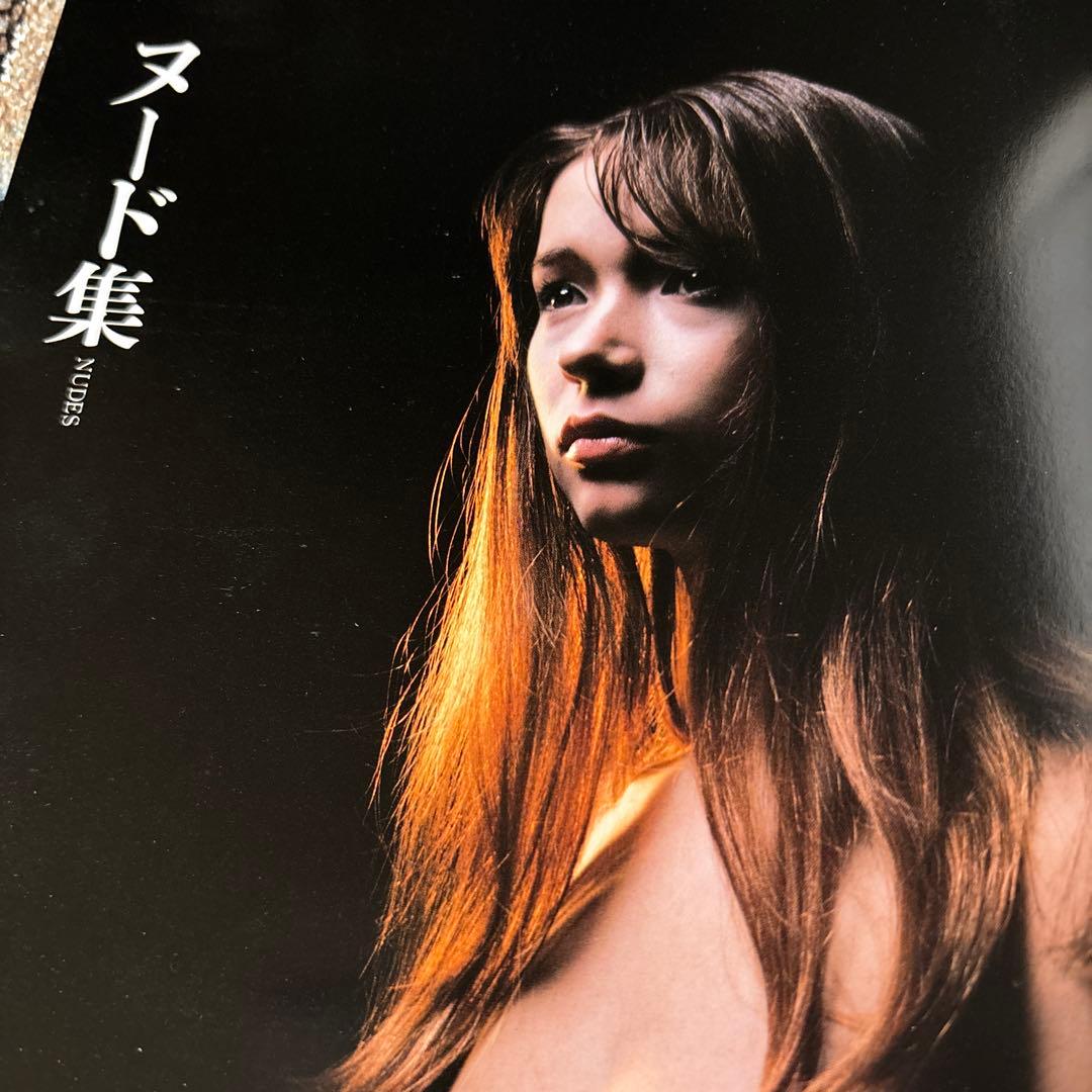 朝日新聞社発行、写真家たちの作品集1巻から14巻（12巻が抜け有）全部で13冊。