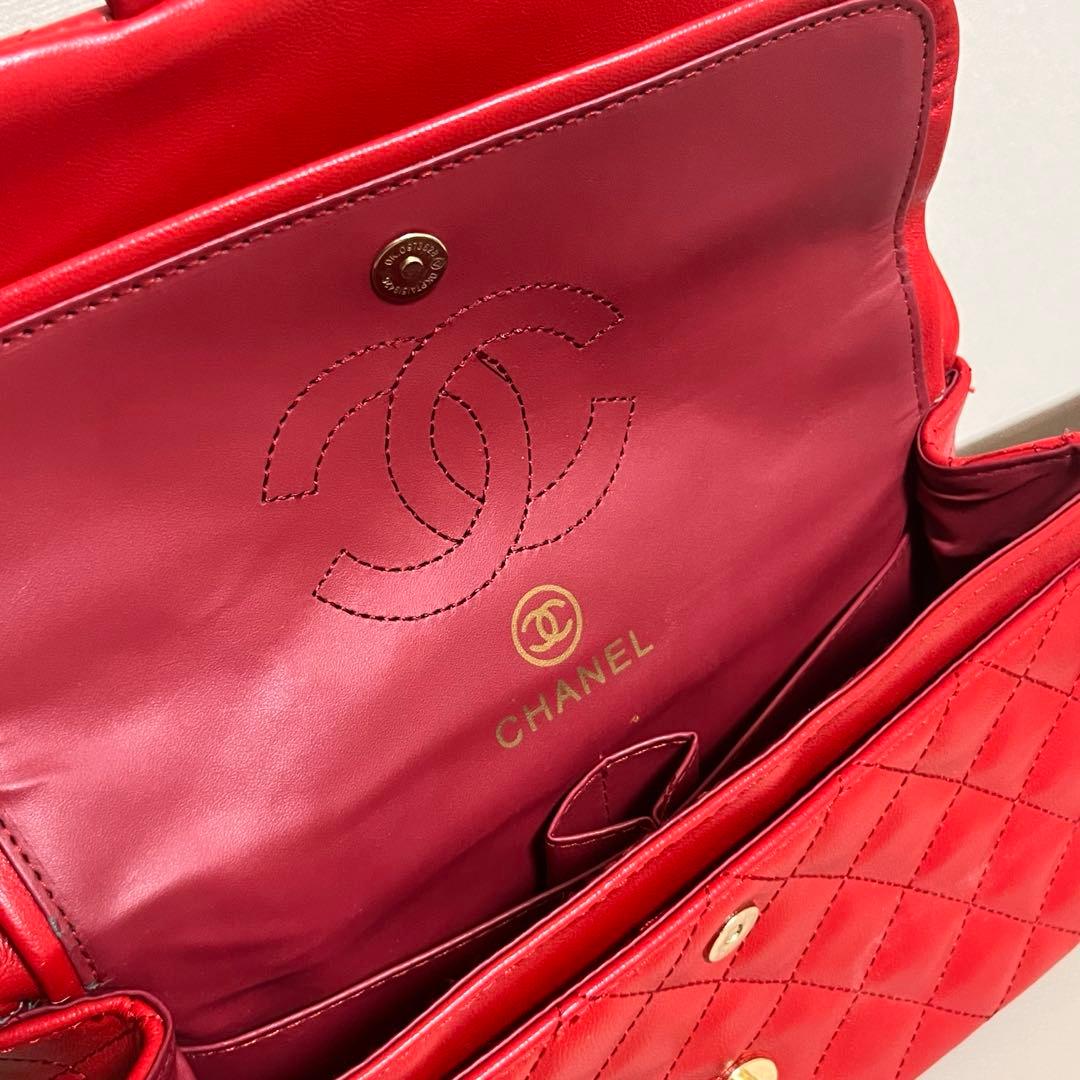 CHANEL レッド キルティング ショルダーバッグ