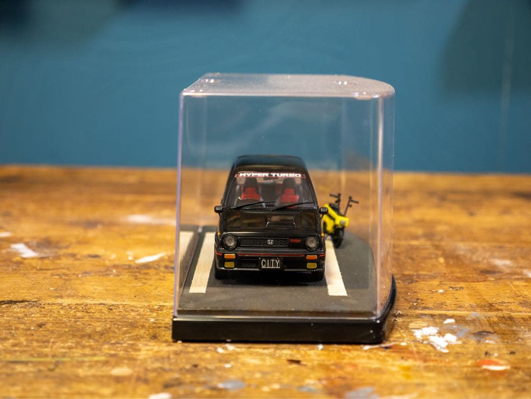 塗装完成済ジオラマケース付き タミヤ ホンダシティ ターボ 1/24