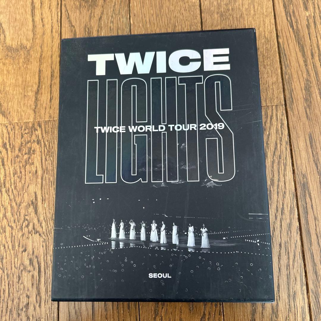 TWICE LIGHTS TWICE WORLD TOUR 2019 - メルカリ
