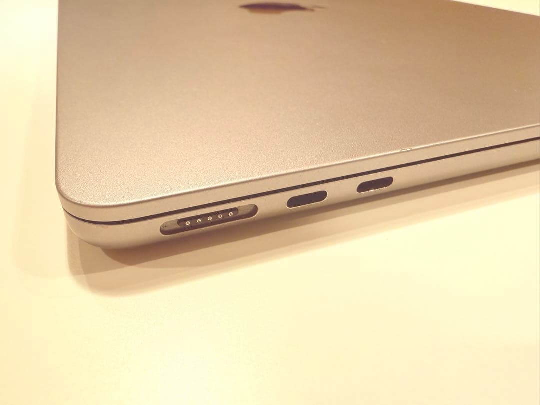 M2 Macbook Air 13.6in スペースグレイ　512GB US配列