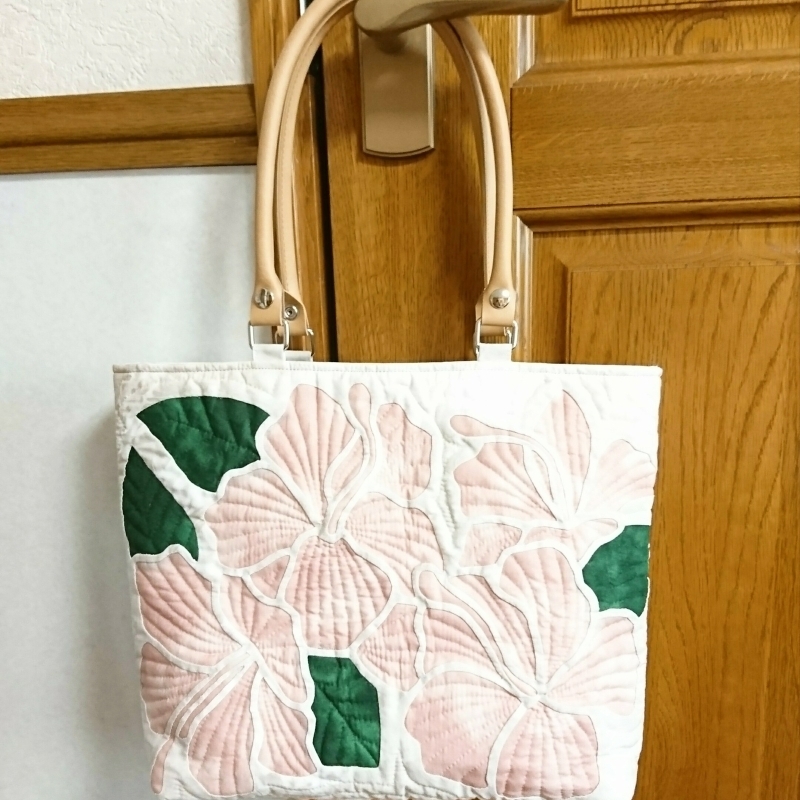 ステンドグラスキルトのハイビスカス🌺のショルダーバッグ