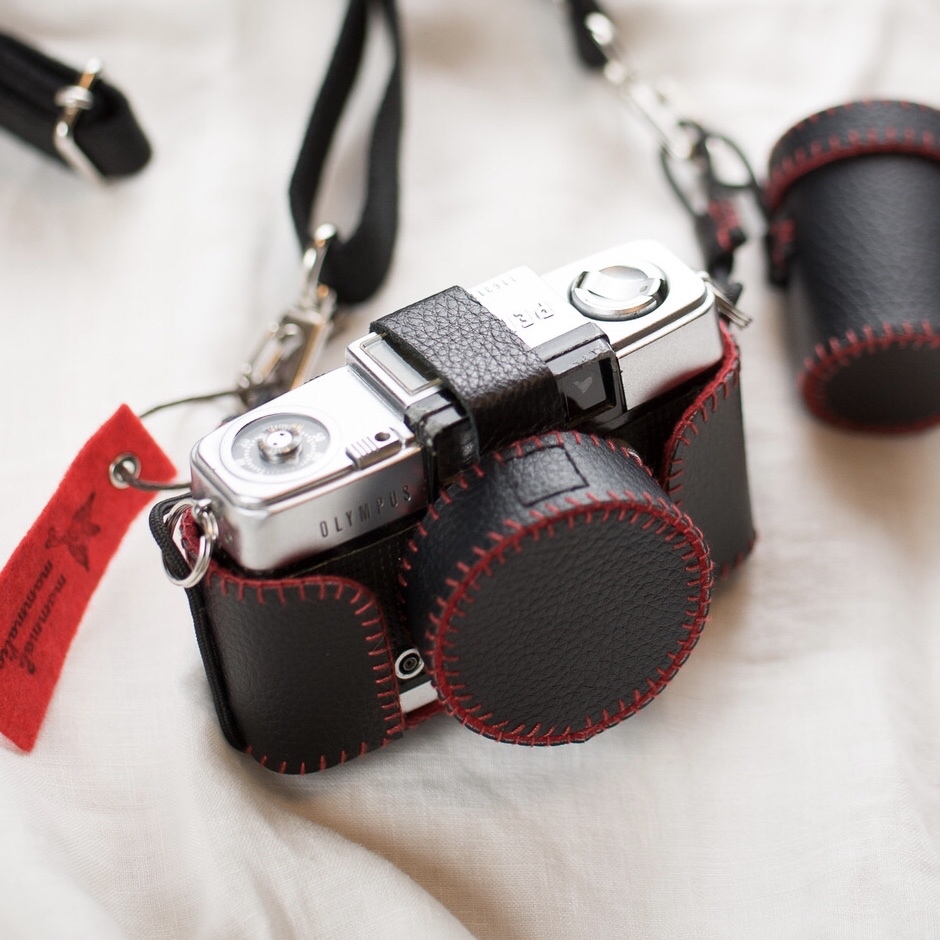 Aires 35E フィルムカメラとケース ジャンク品 Aires 35E フィルム