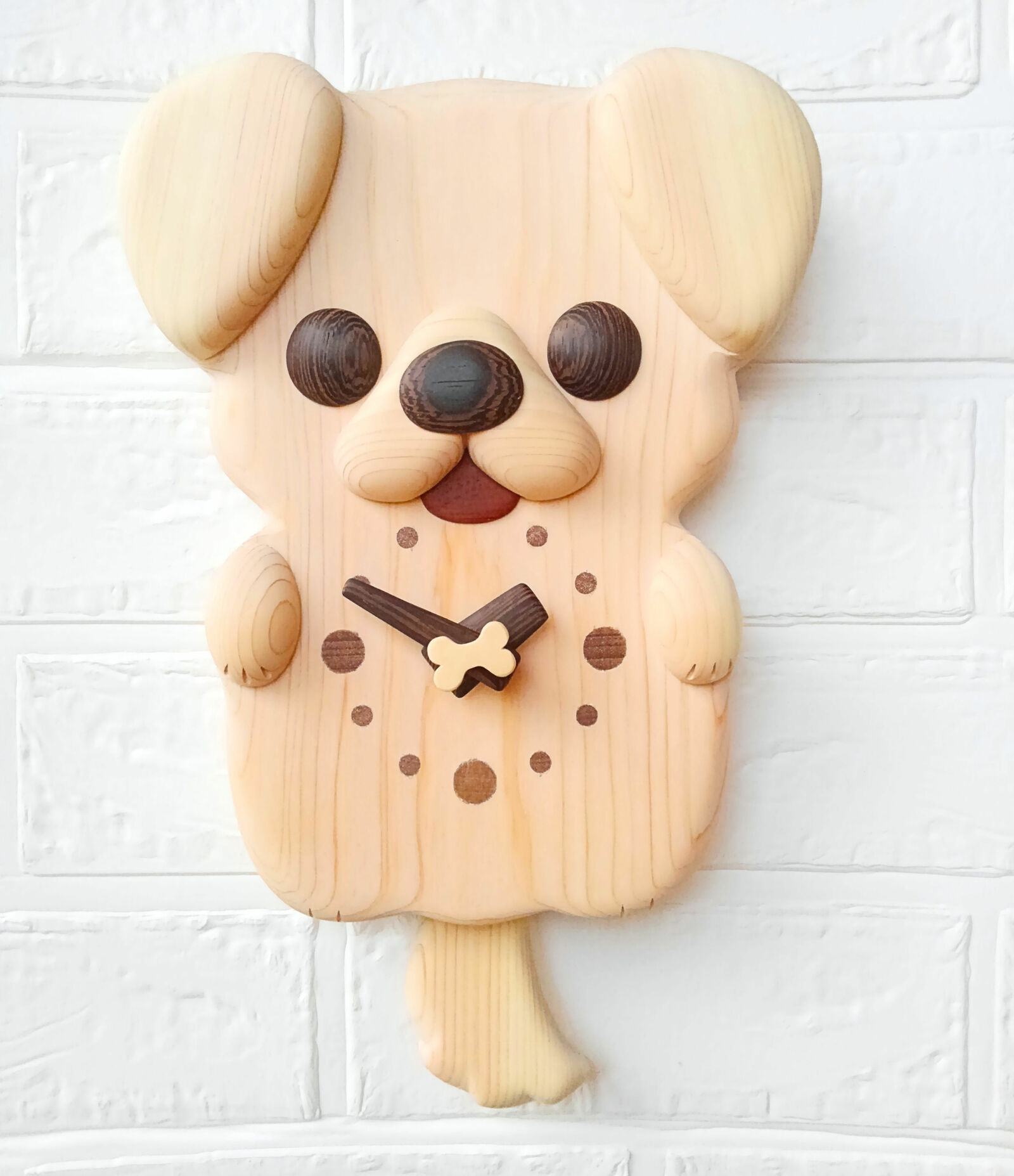 ふりふりしっぽ 木の壁掛け時計 コロ犬 - GMOKUTO'S GALLERY | minne