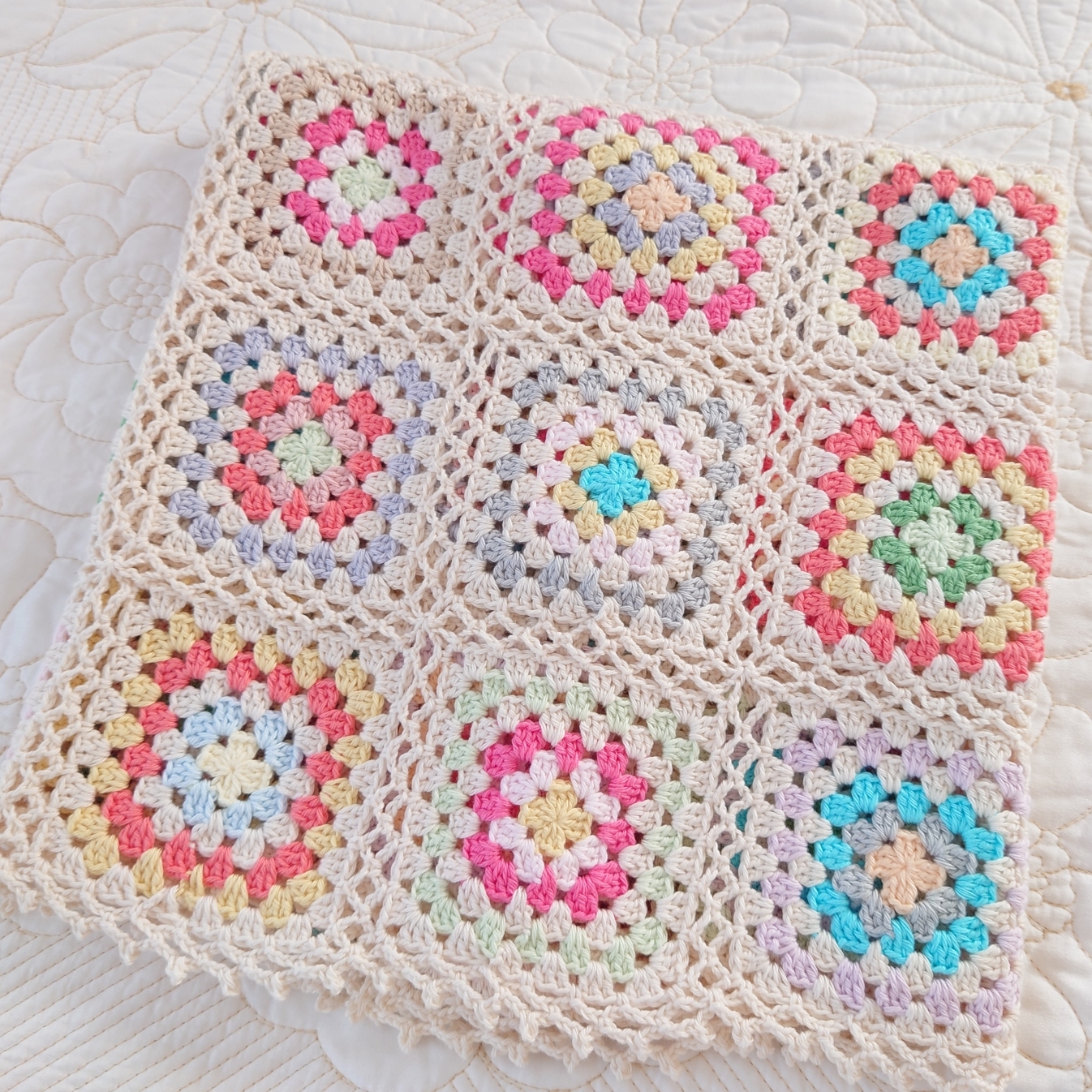 コットン糸のサマーブランケット（グラニースクエア） - atelier