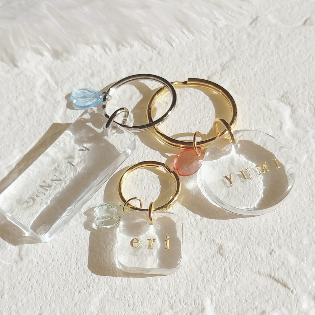 名前入り】クリアレジンのキーホルダー☆キーリング☆名入れ＆文字入れ
