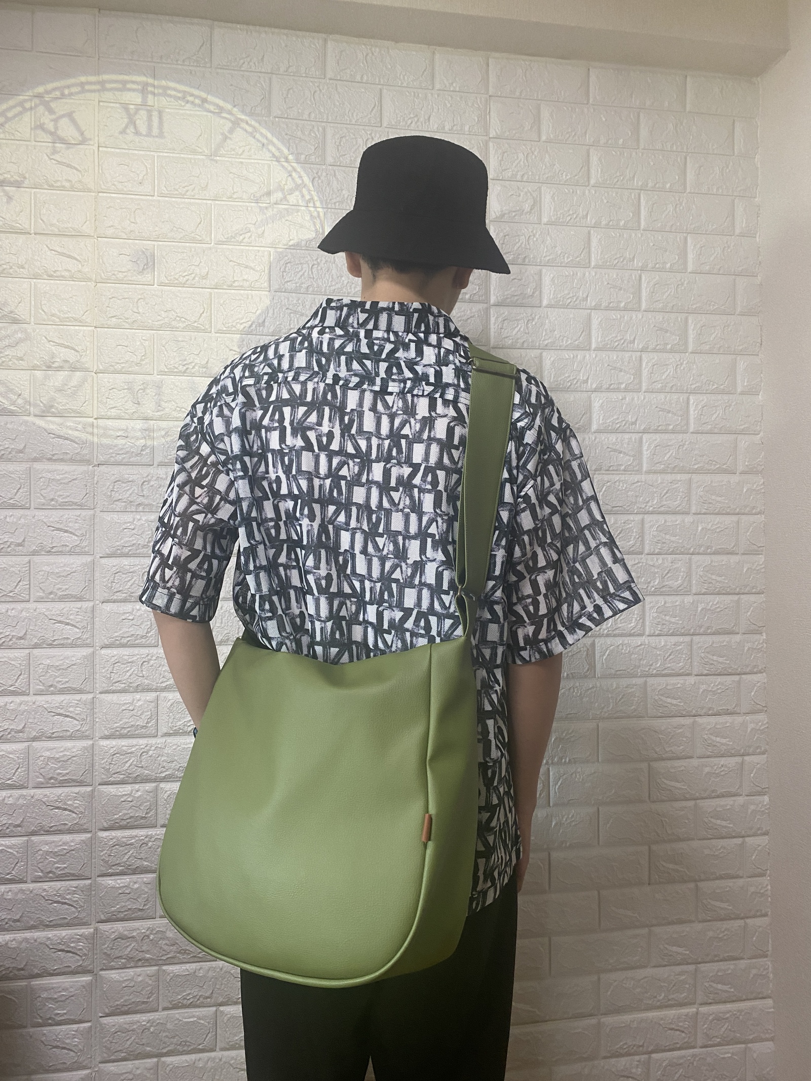 新色オリーブ！国産 ・撥水レザー2WAYショルダーバッグ、Lサイズ