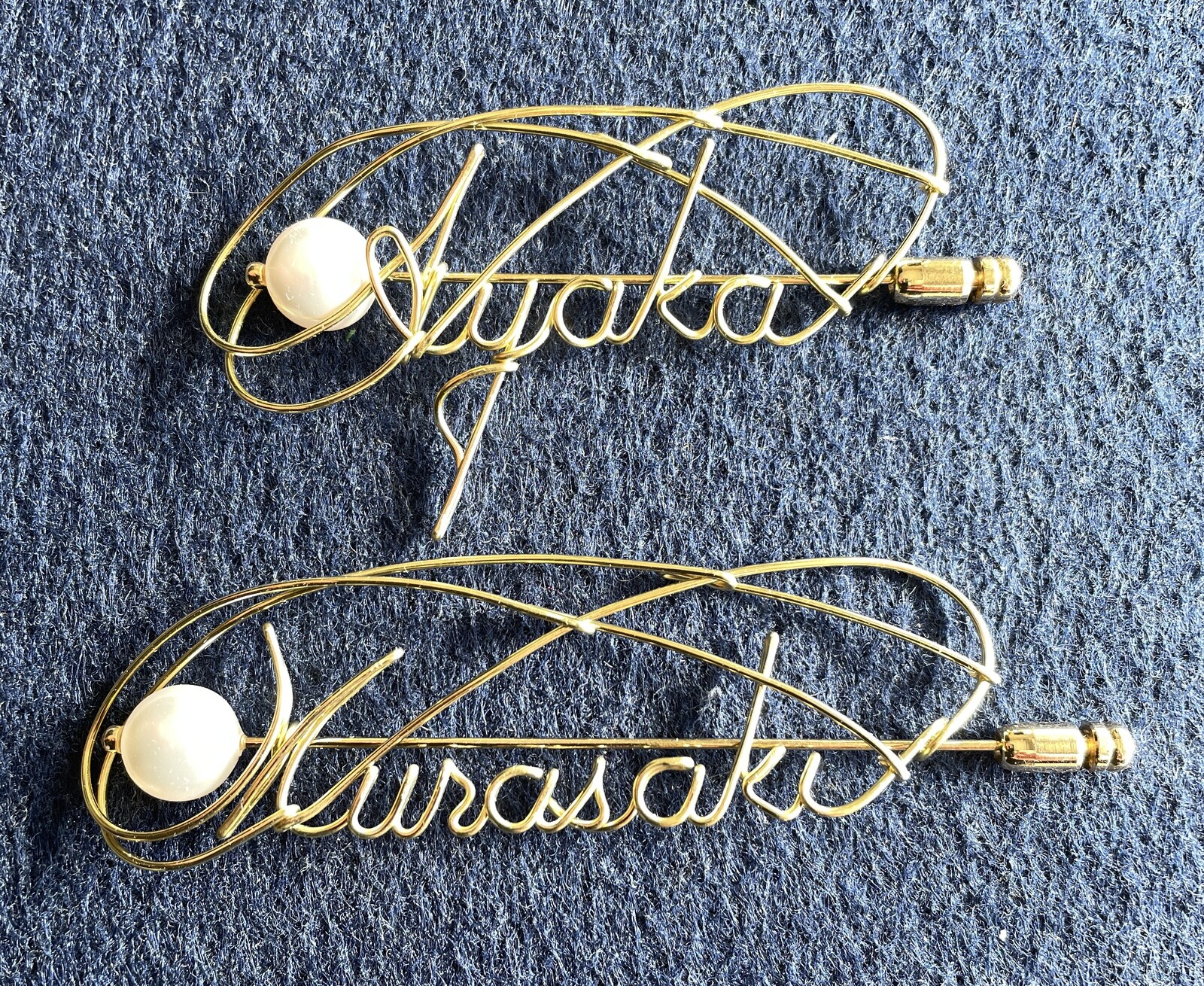 ワイヤーネームブローチ グラスパール【受注制作】 - 紅屋 （べにや