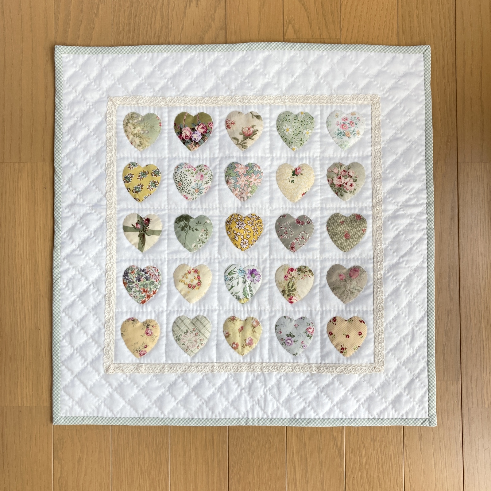 124 ナインパッチのパッチワークタペストリー パッチワークキルト